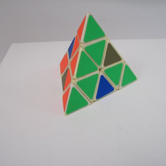 Vintage Rubik's Cube- Pyramid style - Picture 5 of 6